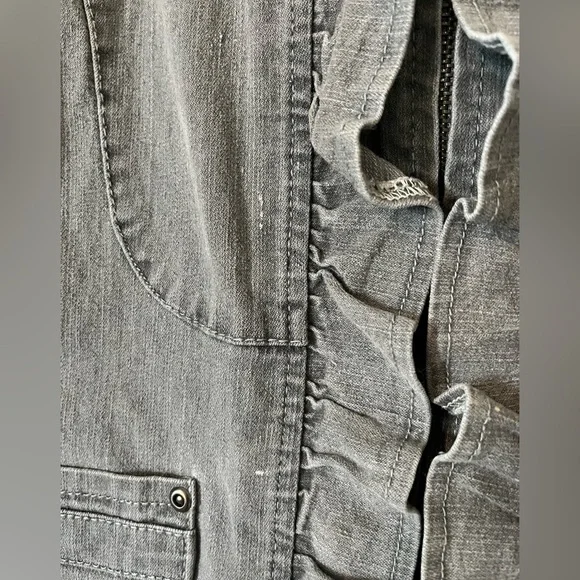 Multiples Gray Ruffled Denim Jacket Zipper Closure Women’s Size 1X - Picture 11 of 15